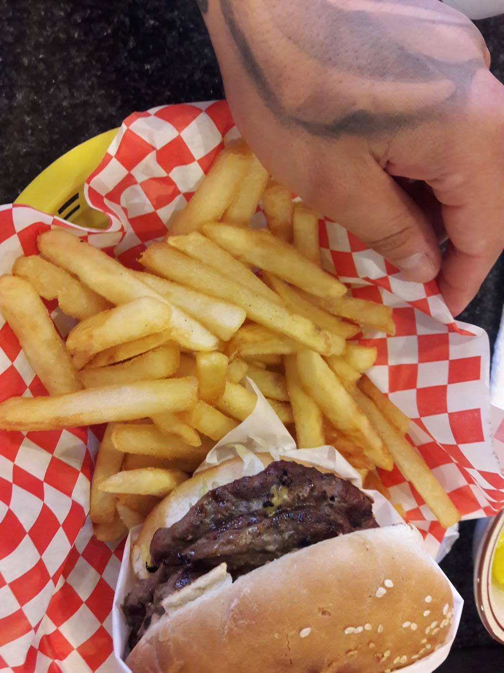 The Joint House of Burger | restaurant | 930 S Main St, Santa Ana, CA 92701, USA | 7145477632 OR +1 714-547-7632