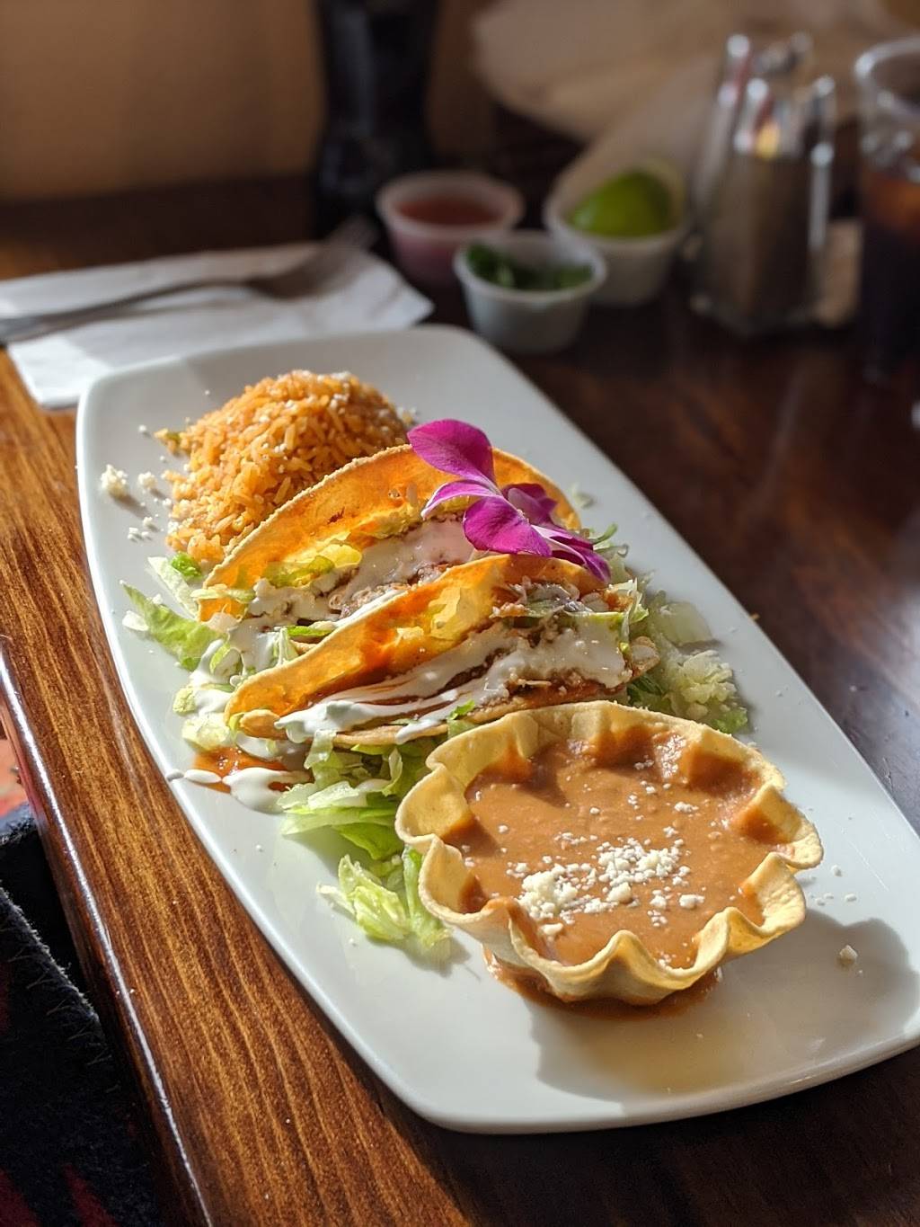 La Tequila | restaurant | 35 W Hwy 246, Buellton, CA 93427, USA | 8056977776 OR +1 805-697-7776