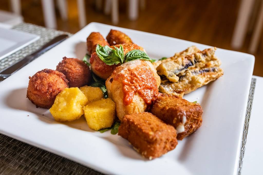 Real Italian Gusto | restaurant | 24 High St, Medford, MA 02155, USA | 7813961656 OR +1 781-396-1656