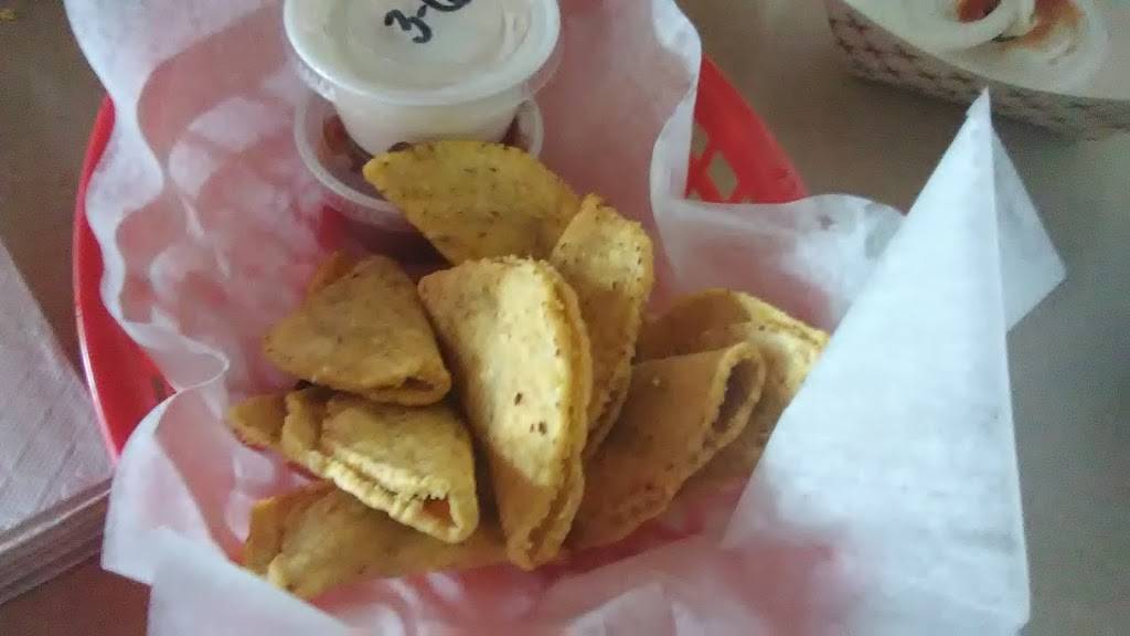 MCs Bar & Grill | restaurant | 1400 E Lake Rd, Erie, PA 16507, USA | 8144590744 OR +1 814-459-0744