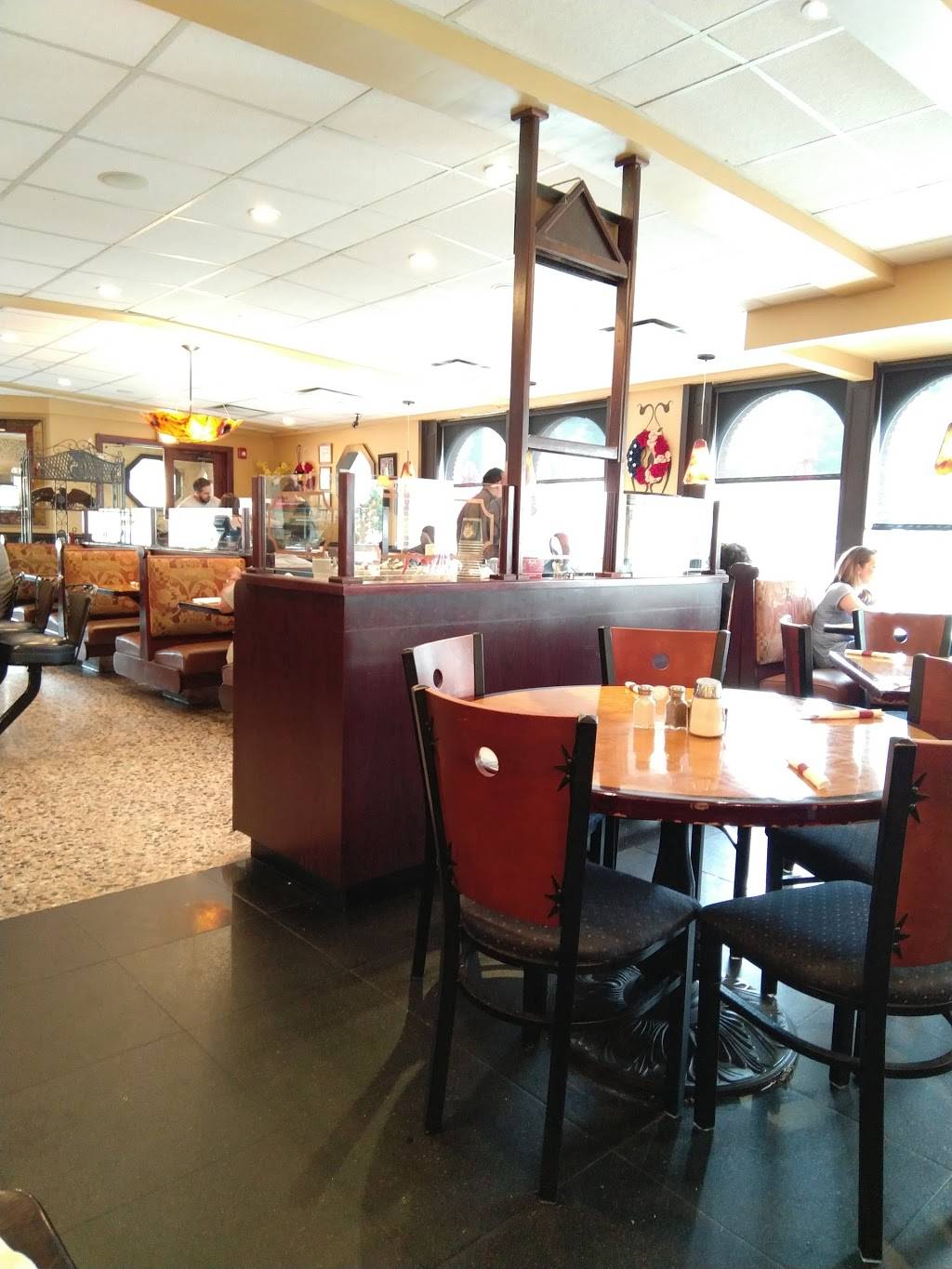 Millburn Diner | restaurant | 72 Essex St, Millburn, NJ 07041, USA | 9733760504 OR +1 973-376-0504