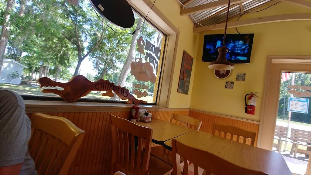 Chompers Diner | restaurant | 17951 US-19, Fanning Springs, FL 32693, USA | 3524638383 OR +1 352-463-8383