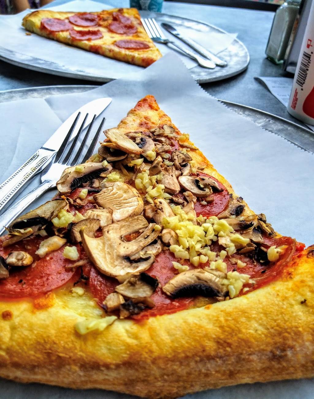 Fellinis Pizza | restaurant | 2809 Peachtree Rd, Atlanta, GA 30305, USA | 4042660082 OR +1 404-266-0082