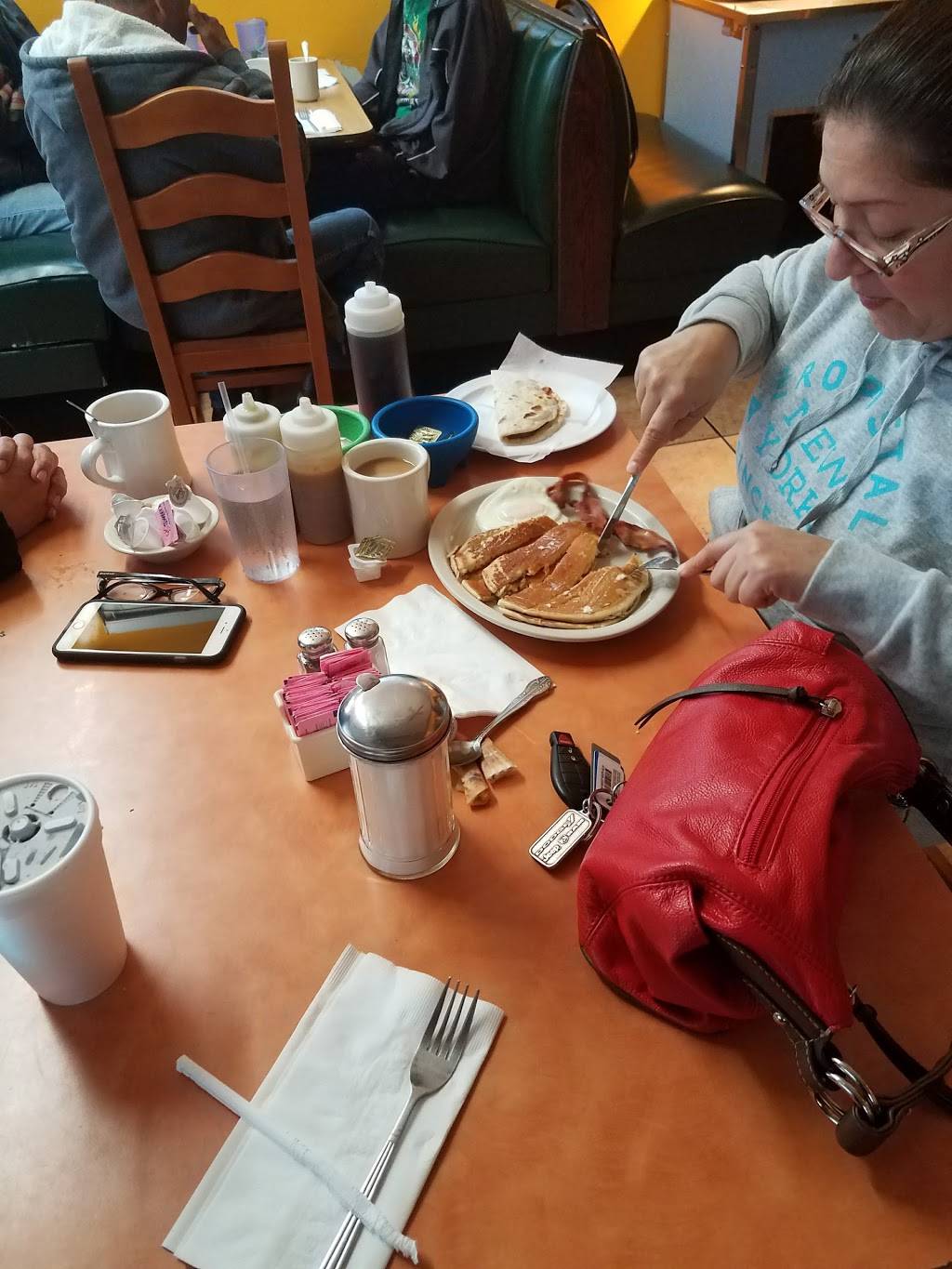 La Gardenia | restaurant | 5600 Walzem Rd, San Antonio, TX 78218, USA | 2104675025 OR +1 210-467-5025