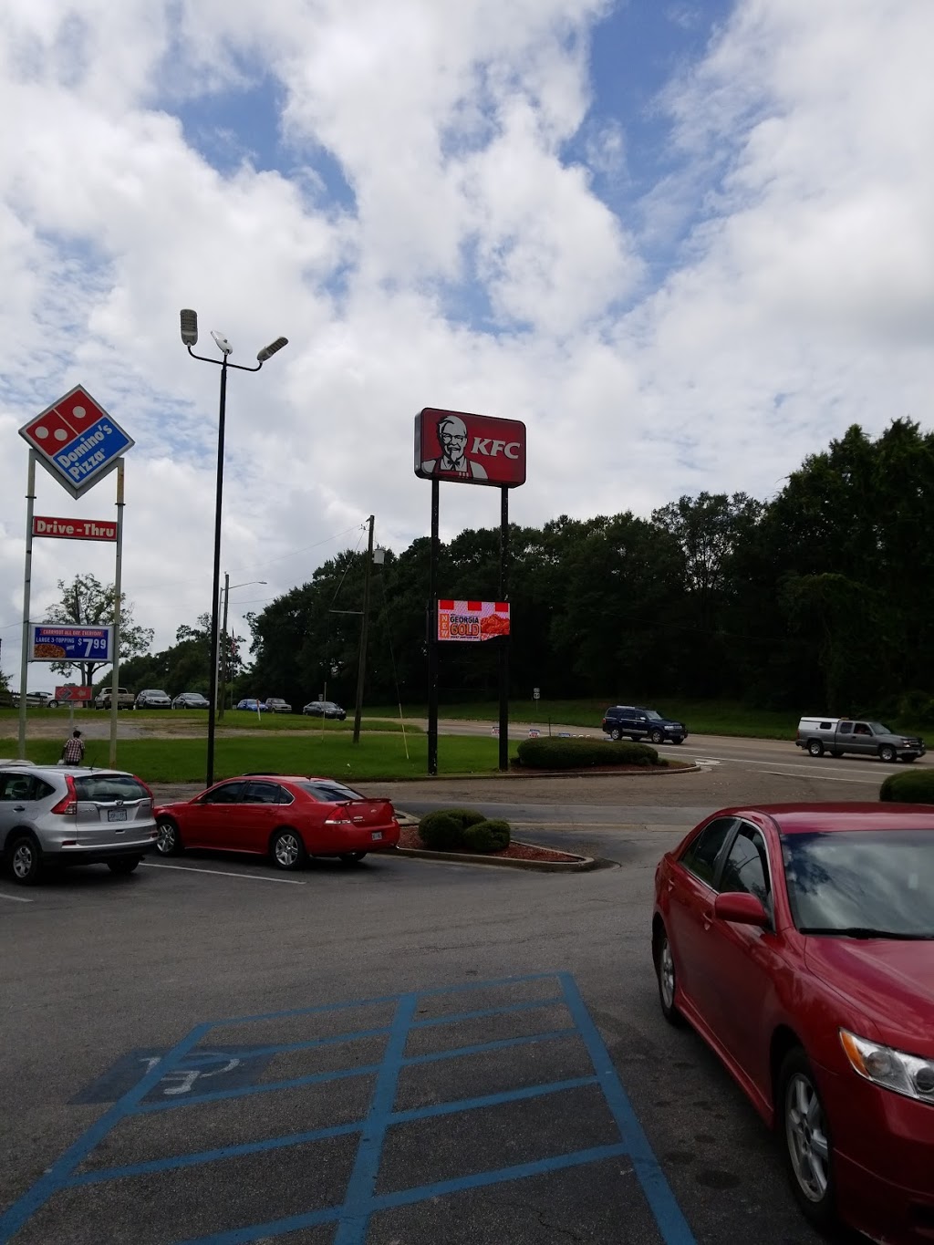 KFC | restaurant | 715 N 16th Ave, Laurel, MS 39440, USA | 6014251311 OR +1 601-425-1311