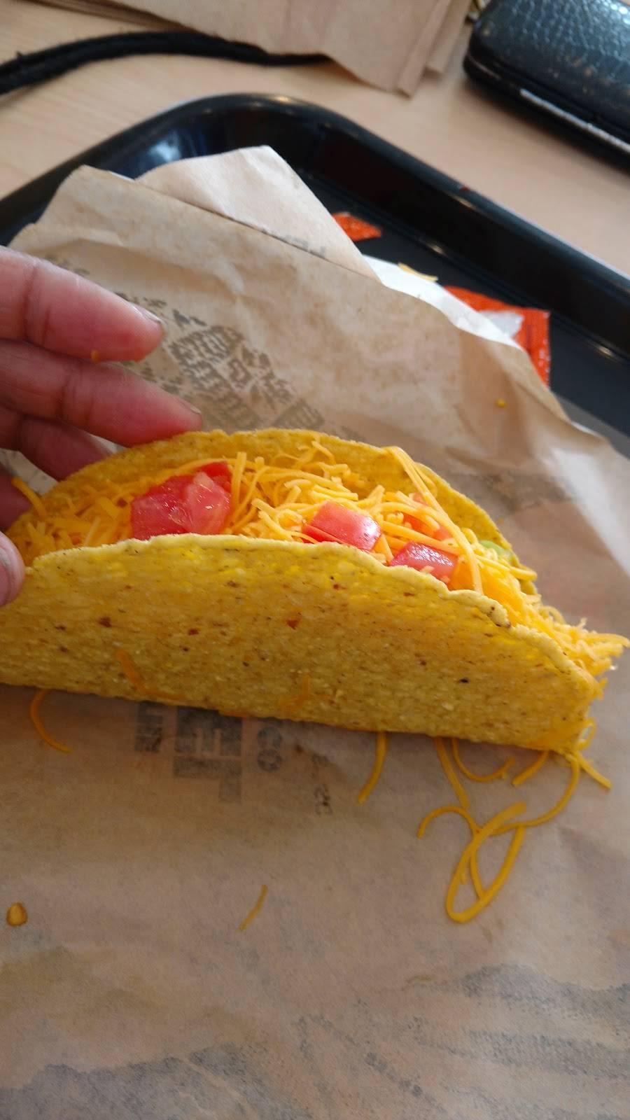 Del Taco | restaurant | 6629 Northwest Expy, Oklahoma City, OK 73132, USA | 4057211974 OR +1 405-721-1974