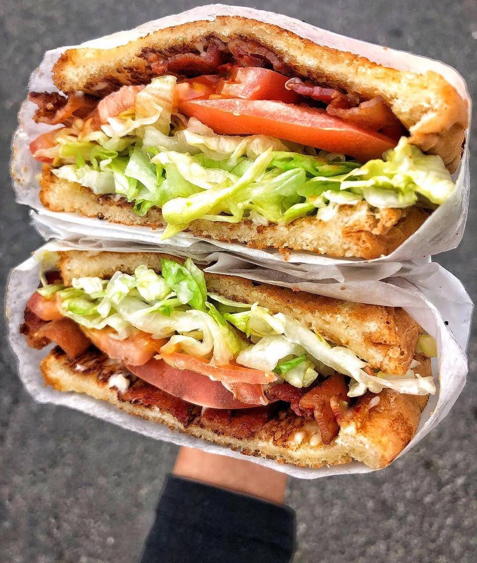 Rogers Burgers | restaurant | 2320 W Victory Blvd, Burbank, CA 91506, USA | 8188466620 OR +1 818-846-6620