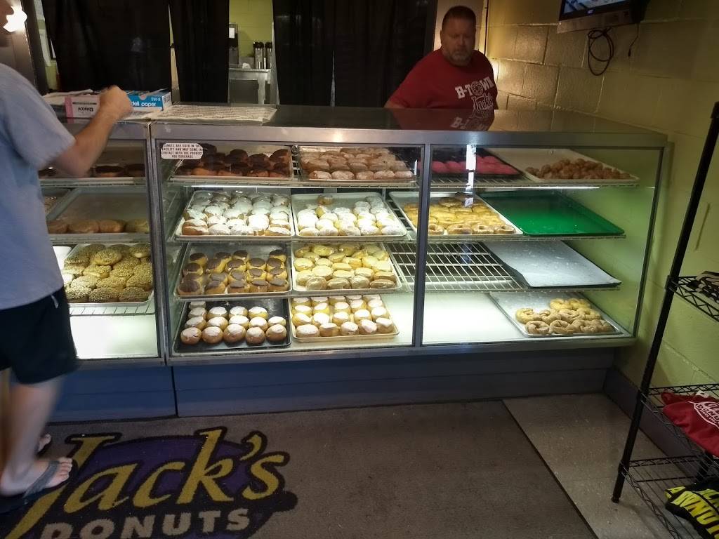Jacks Donut Shoppe | restaurant | 2410 S 14th St, New Castle, IN 47362, USA | 7655292956 OR +1 765-529-2956
