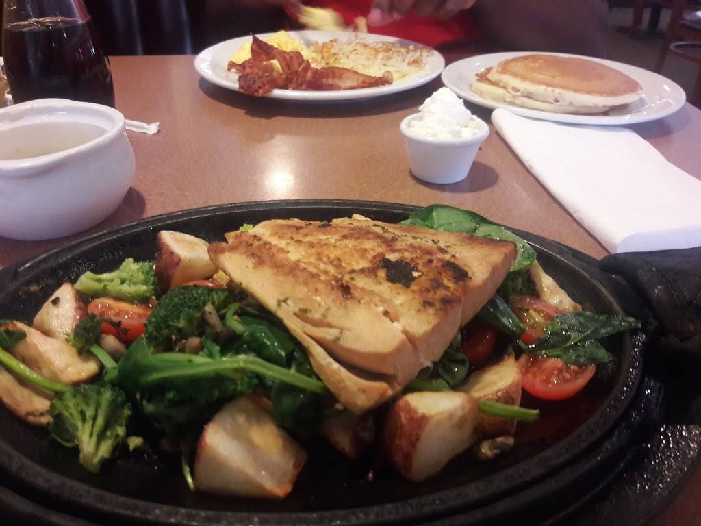 Dennys | restaurant | 115 Radio City Dr, North Pekin, IL 61554, USA | 3093824400 OR +1 309-382-4400