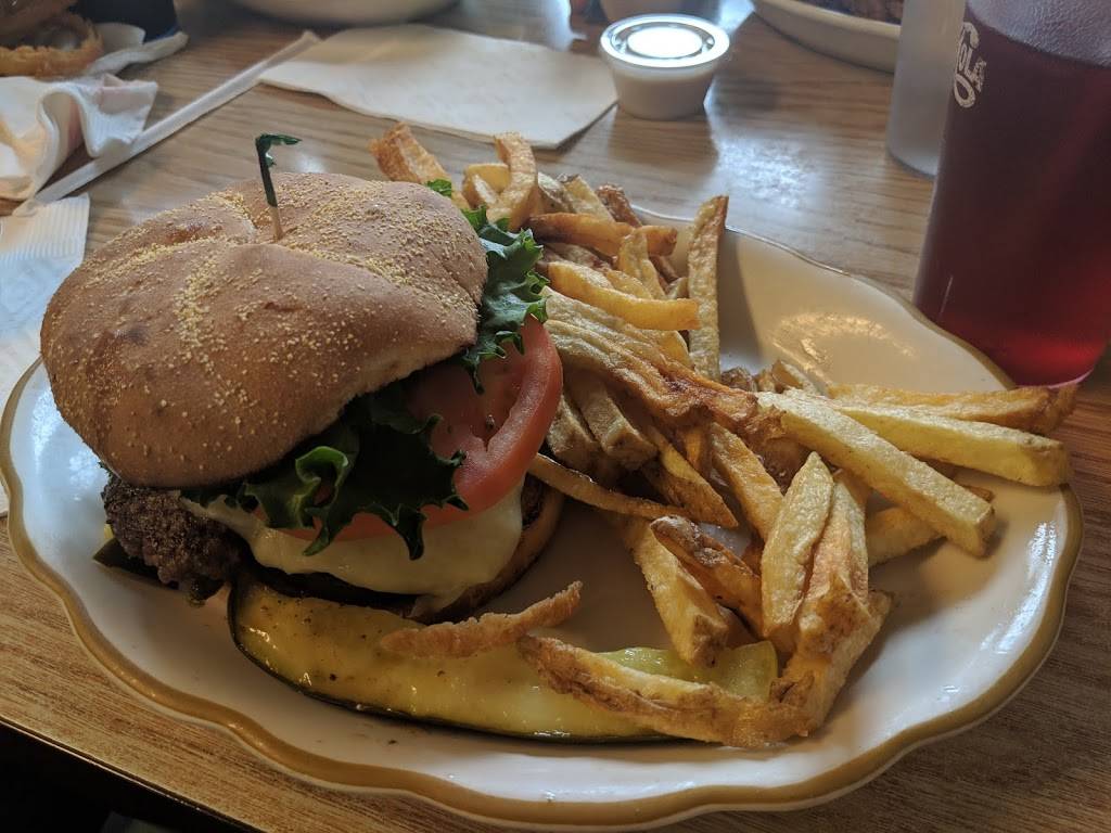 Georges Diner | restaurant | 10 Plymouth St, Meredith, NH 03253, USA | 6032798723 OR +1 603-279-8723