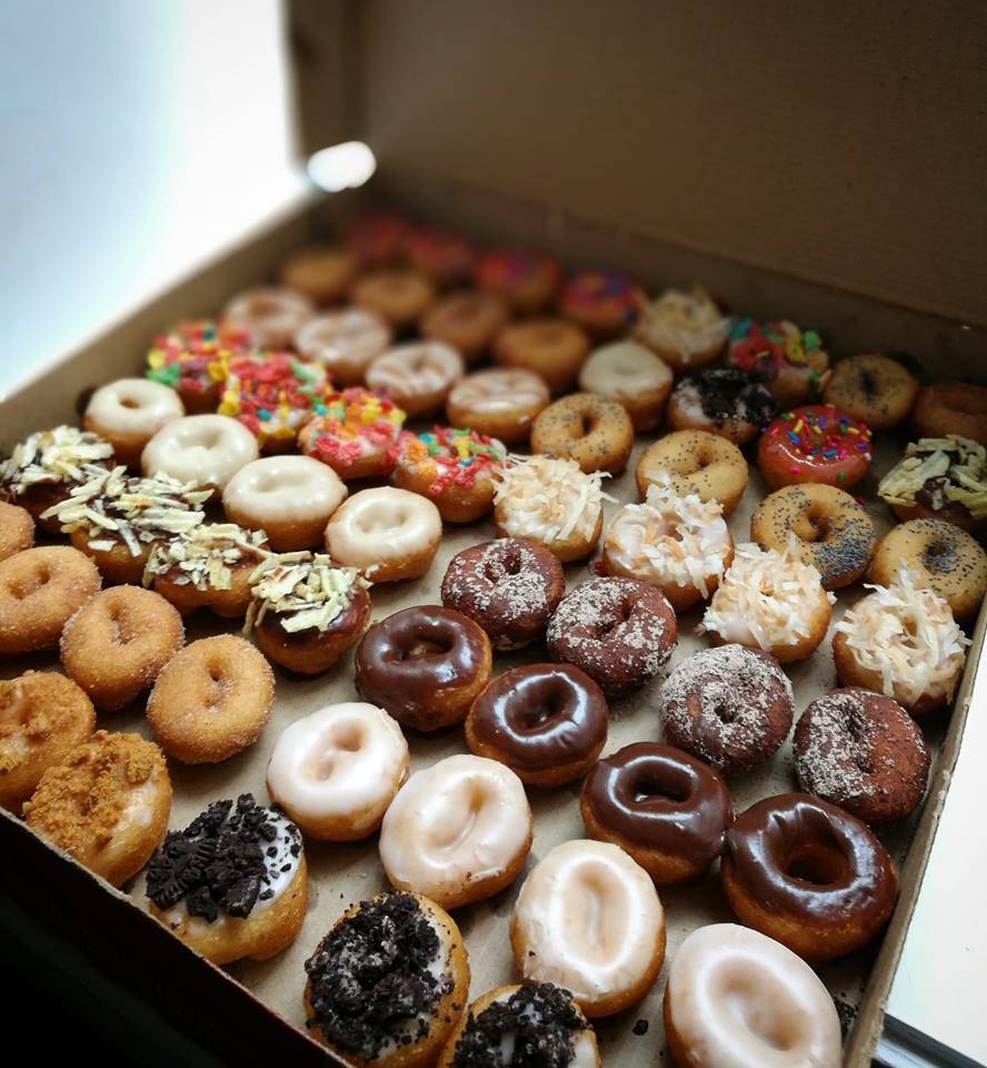 Hole & Corner Donuts | restaurant | 315 Chestnut St, Berea, KY 40403, USA | 8597566447 OR +1 859-756-6447