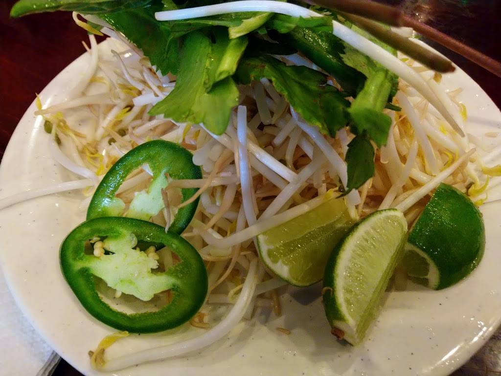 Pho Loan | restaurant | 1114 W Argyle St, Chicago, IL 60640, USA | 7733344500 OR +1 773-334-4500