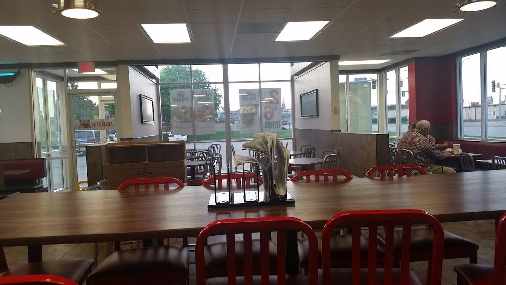 Arbys | restaurant | 10 Main St, Dubuque, IA 52001, USA | 5635570531 OR +1 563-557-0531