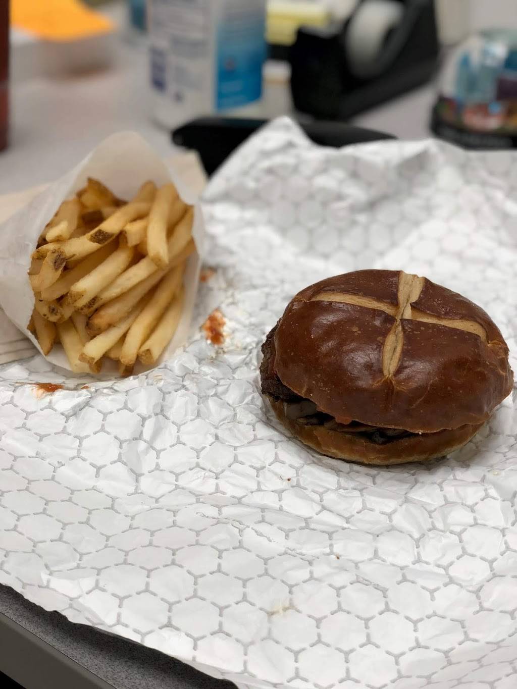 American Burger Company | restaurant | 5821 Fairview Rd, Charlotte, NC 28209, USA | 7047339037 OR +1 704-733-9037