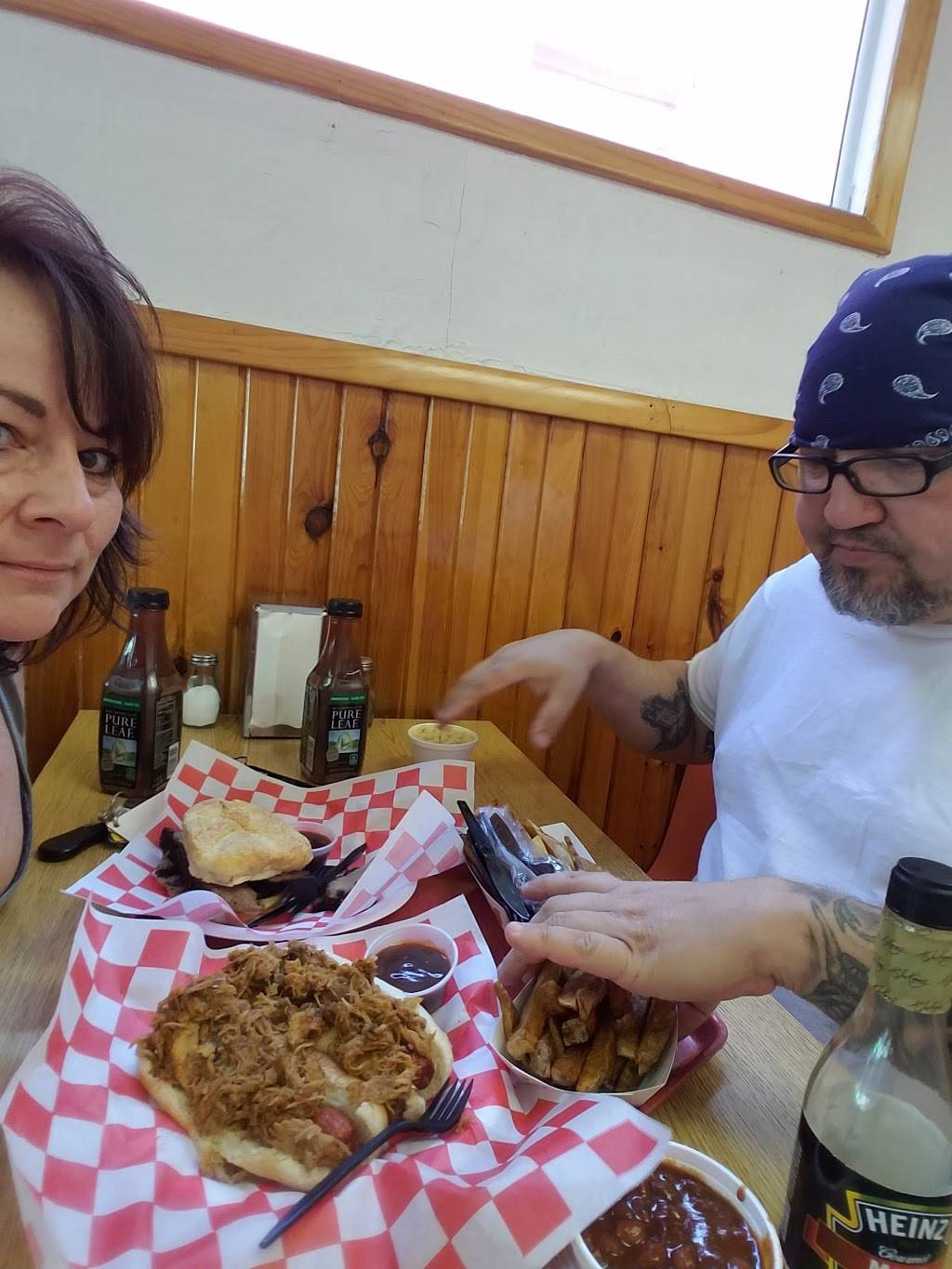 Zebs Barbeque | restaurant | 51 Potomac St, Ridgeley, WV 26753, USA | 3047384001 OR +1 304-738-4001