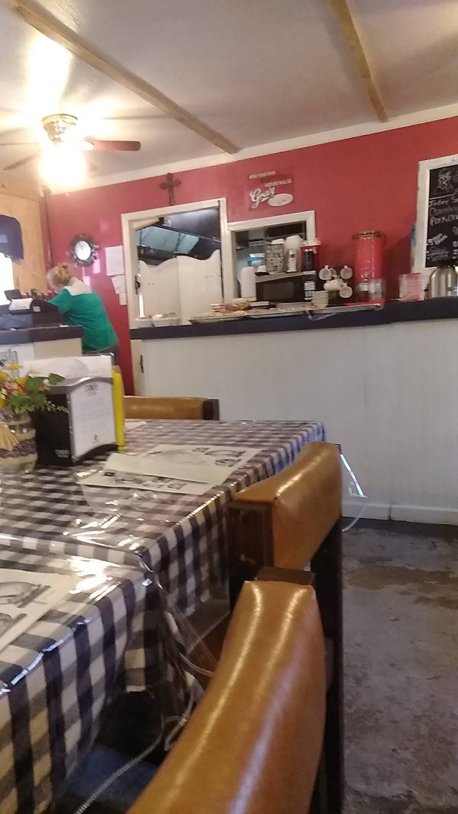 Hutchs Kuntry Kookin | restaurant | 127 Beach St, Ridgeville, SC 29472, USA | 8437719838 OR +1 843-771-9838