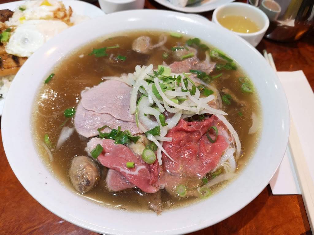 Pho Mi Binh Minh | restaurant | 680 Silver Creek Blvd, Mississauga, ON L5A 3Z1, Canada | 9052817177 OR +1 905-281-7177