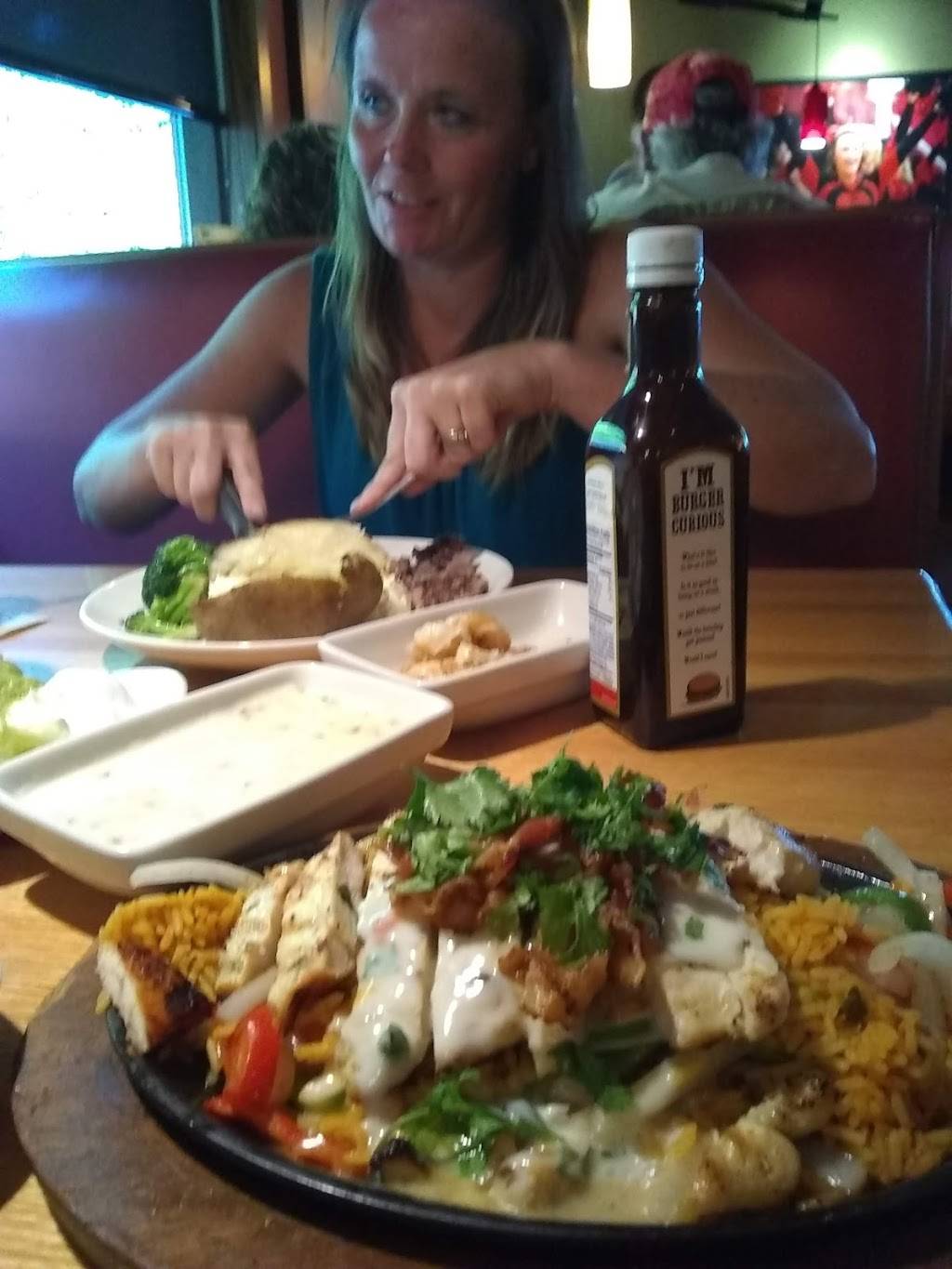 Applebees Grill + Bar | restaurant | 1921 Vaughn Rd, Wood River, IL 62095, USA | 6182581051 OR +1 618-258-1051