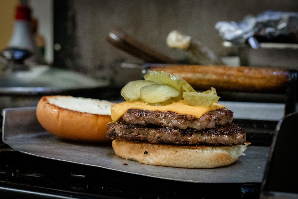 The Cloverleaf bar & grill | restaurant | 1423 Culbertson Ave, New Albany, IN 47150, USA | 8127250800 OR +1 812-725-0800