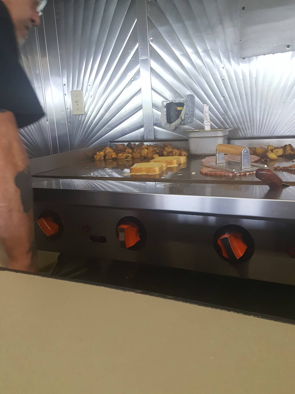 Red Baron Airport Diner | restaurant | 220 Airport Access Rd, Southbridge, MA 01550, USA | 5087655800 OR +1 508-765-5800