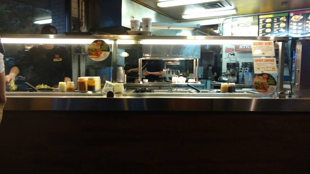 Harveys | restaurant | 321 Christina St N, Sarnia, ON N7T 5V6, Canada | 5193441911 OR +1 519-344-1911