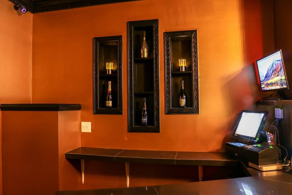 Cheetah Wilmington | restaurant | 143 S College Rd, Wilmington, NC 28403, USA | 9104522228 OR +1 910-452-2228