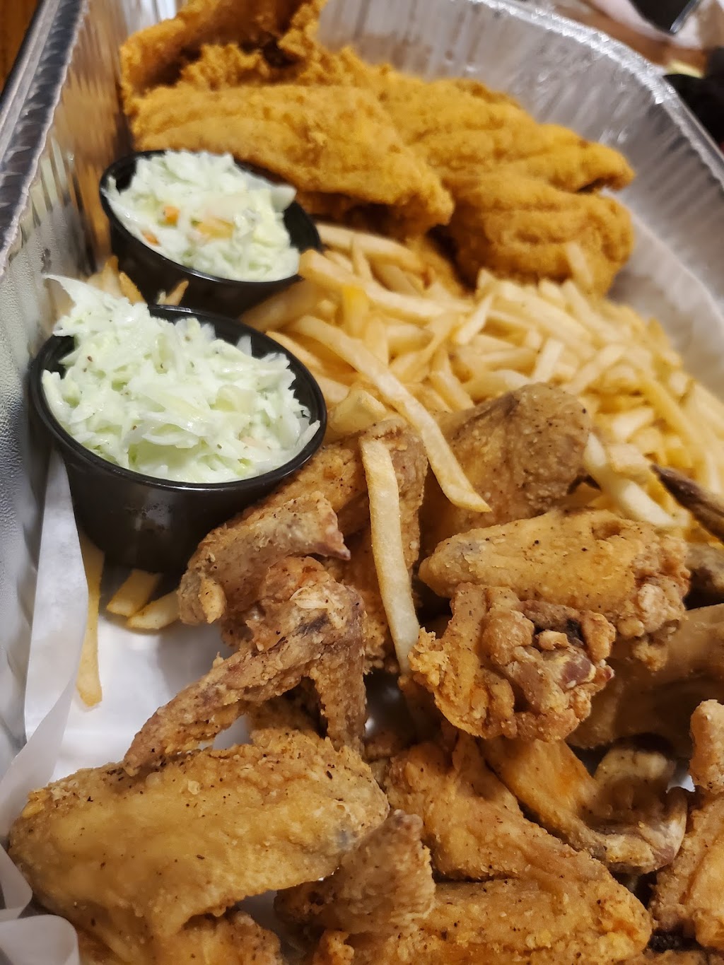 Arlanderz Chicken & Fish | restaurant | 1814 N Farwell Ave, Milwaukee, WI 53202, USA | 4148375151 OR +1 414-837-5151