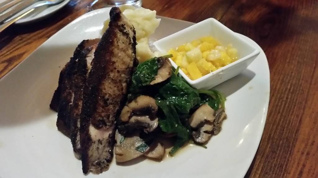 Parrotts On Eleventh | restaurant | 105 S 11th St, Morehead City, NC 28557, USA | 2527730532 OR +1 252-773-0532