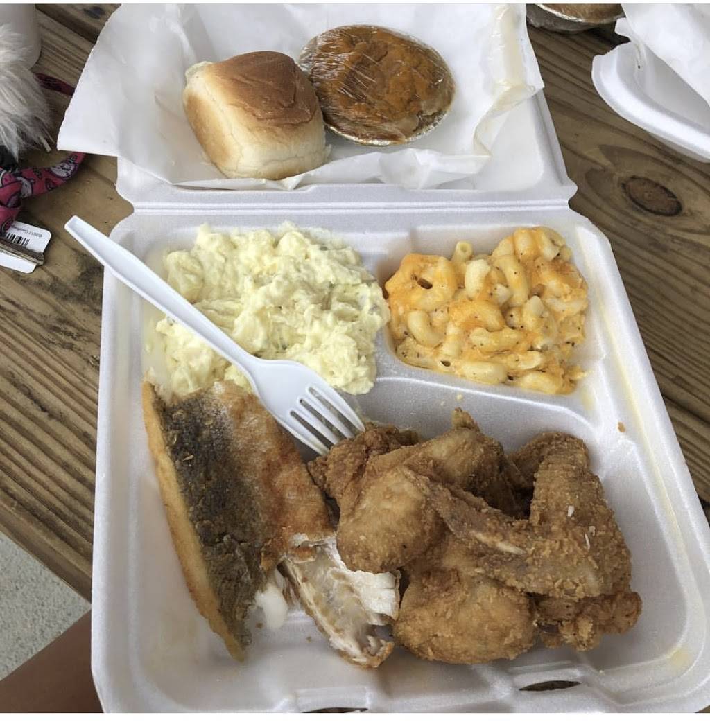Mr Charles Chicken & Fish | restaurant | 3100 Statesville Ave, Charlotte, NC 28206, USA | 7043330455 OR +1 704-333-0455