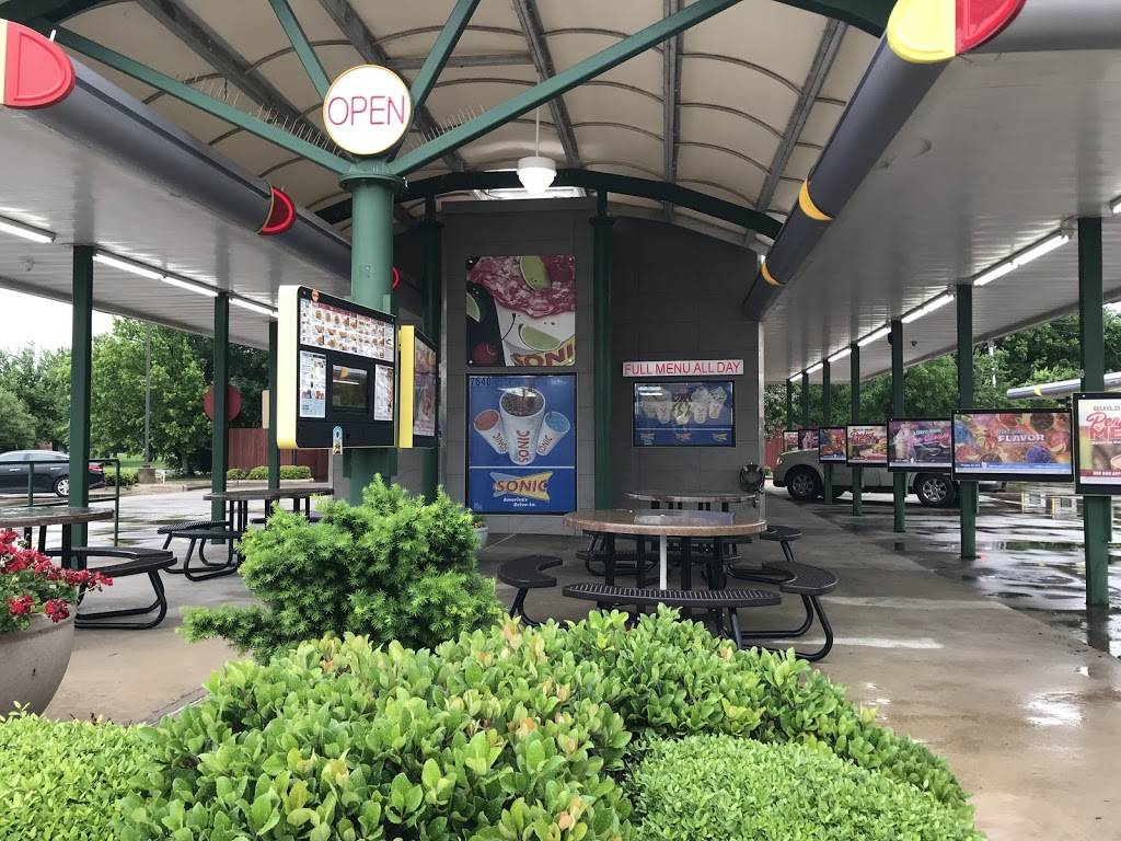 Sonic Drive-In | restaurant | 7640 N May Ave, Oklahoma City, OK 73116, USA | 4058487557 OR +1 405-848-7557