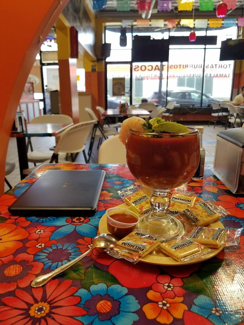 Taqueria El Chilo | restaurant | 311 E Lake St, Minneapolis, MN 55408, USA | 6123547346 OR +1 612-354-7346