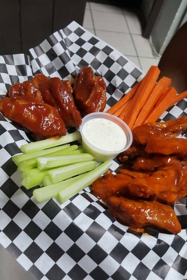 Racing Wings | restaurant | Calle Calafia 323, Colonia Popular 89, Popular 1989, 22812 Ensenada, B.C., Mexico | 016462592600 OR +52 646 259 2600