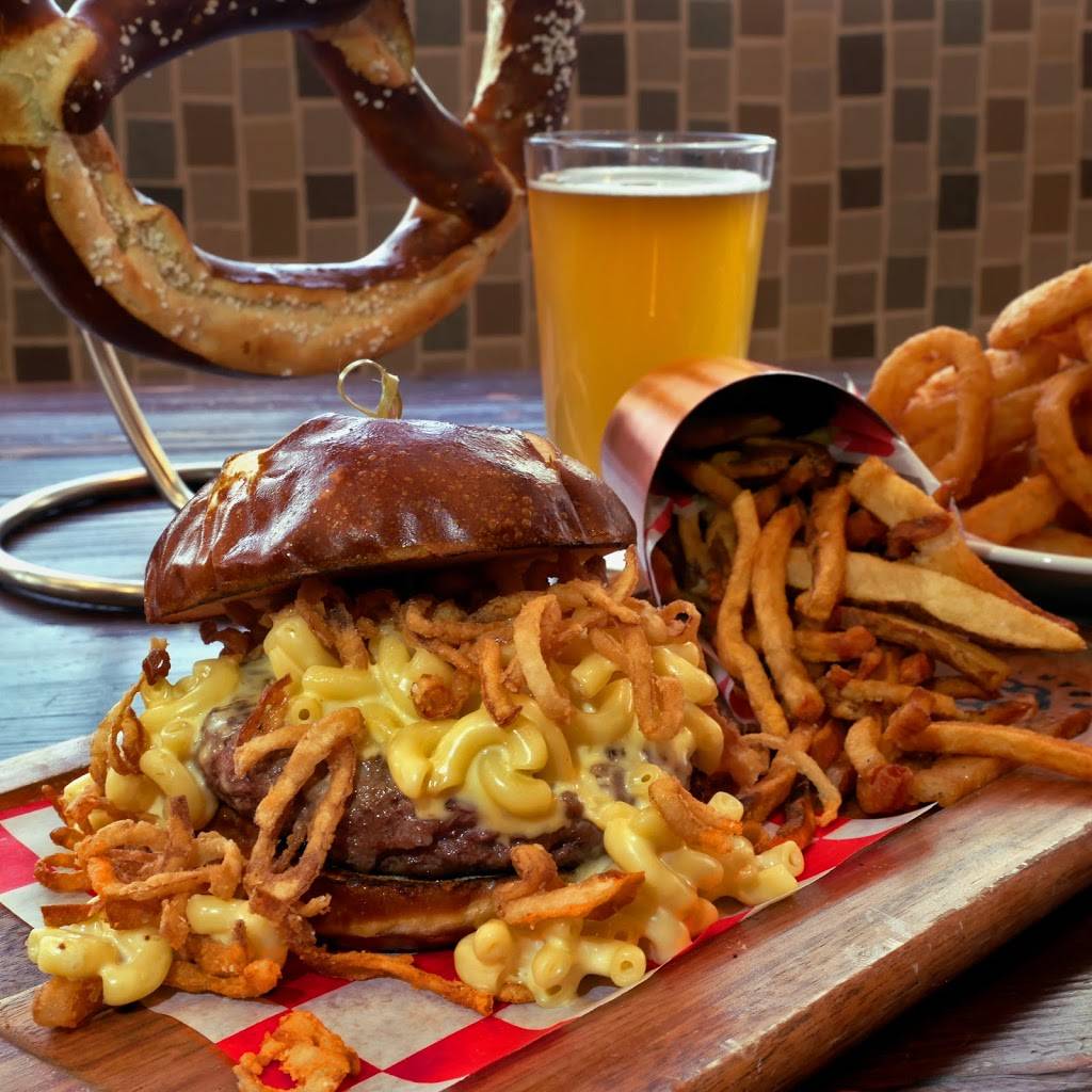 Union Burger Bar | restaurant | 40 Bowden Square, Southampton, NY 11968, USA | 6313773323 OR +1 631-377-3323