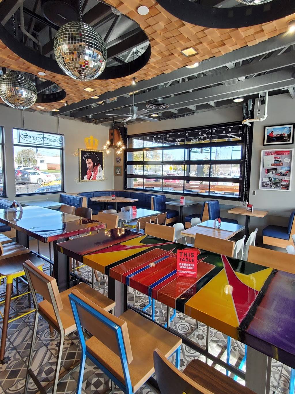 Raising Canes Chicken Fingers | meal takeaway | 6881 Dempster St, Morton Grove, IL 60053, USA | 8479658121 OR +1 847-965-8121