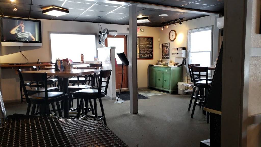 Maddys Tavern | restaurant | 9205 US-31, Grawn, MI 49637, USA | 2312766244 OR +1 231-276-6244