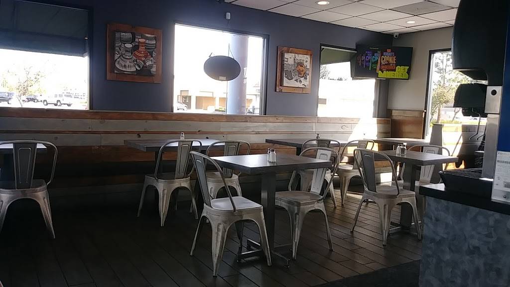 Mission Burrito | restaurant | 23640 Victory Blvd, Woodland Hills, CA 91367, USA | 8187106666 OR +1 818-710-6666