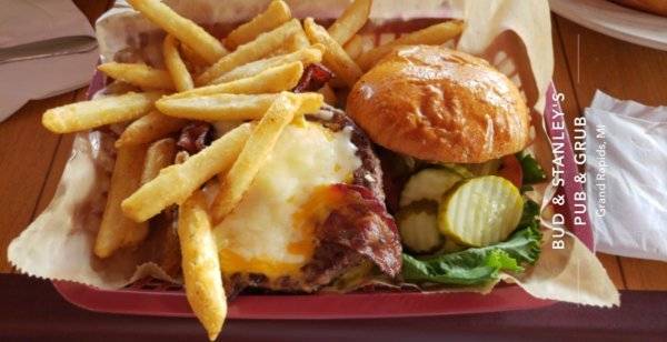 Bud & Stanleys Pub & Grub | restaurant | 1701 4 Mile Rd NE, Grand Rapids, MI 49525, USA | 6163619782 OR +1 616-361-9782