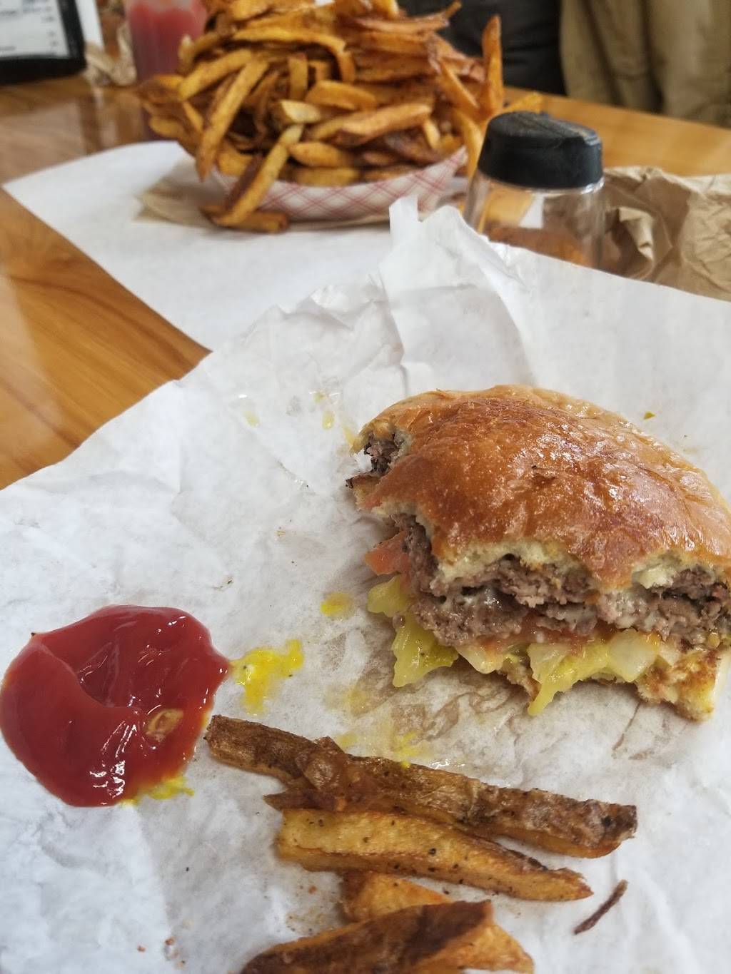 Burgerland | restaurant | 210 Main St, Sulphur Springs, TX 75482, USA | 9039195031 OR +1 903-919-5031