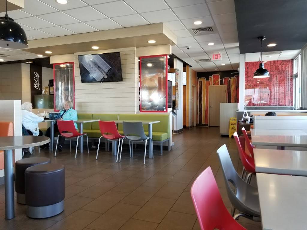 McDonalds | cafe | 425 8th St, Monroe, WI 53566, USA | 6083284231 OR +1 608-328-4231