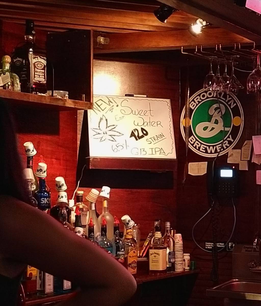 Rickey’s Sports Bar & Grill | restaurant | 8389 Pines Blvd, Pembroke Pines, FL 33024, USA | 9547444697 OR +1 954-744-4697