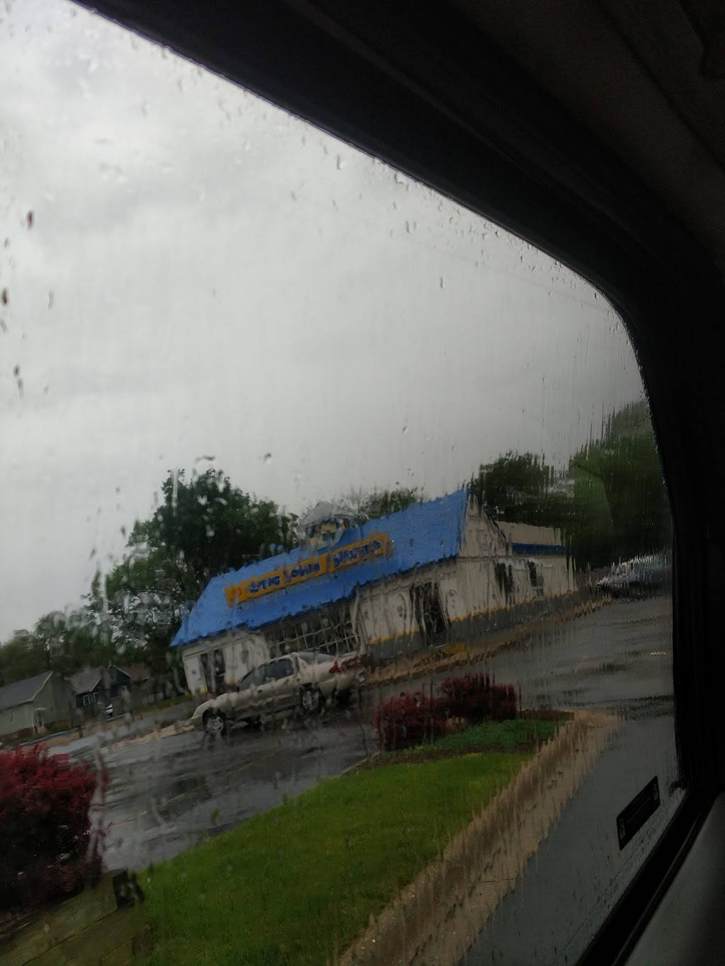 Long John Silvers | restaurant | 1801 N Knoxville Ave, Peoria, IL 61603, USA | 3096810501 OR +1 309-681-0501