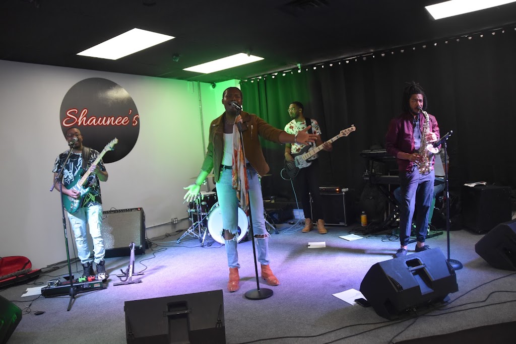 Shaunees | restaurant | 3719 Hickory Hill Rd, Memphis, TN 38115, USA | 9012810392 OR +1 901-281-0392