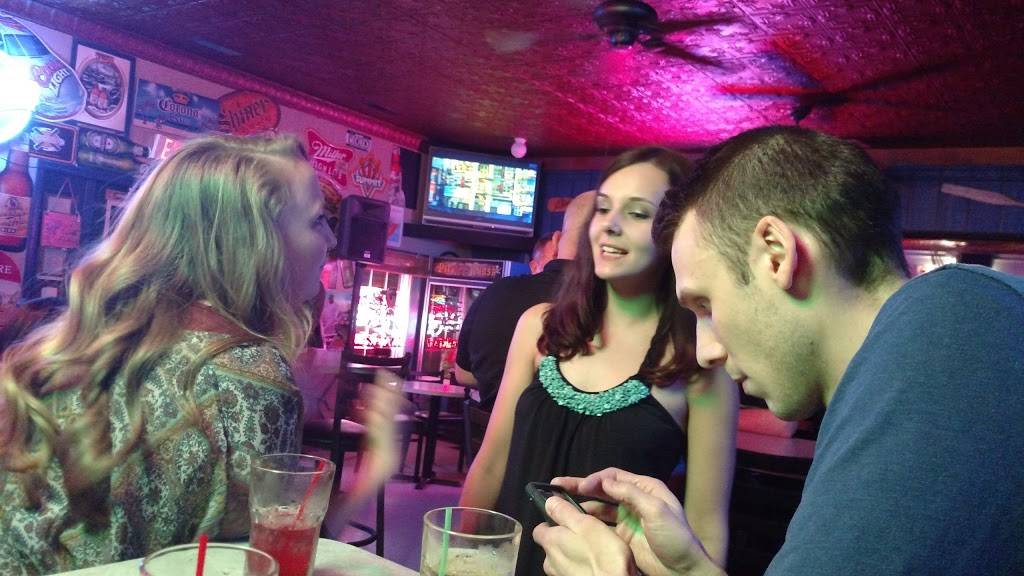 Lunkers | restaurant | 104 S Linden St, Normal, IL 61761, USA | 3094513474 OR +1 309-451-3474