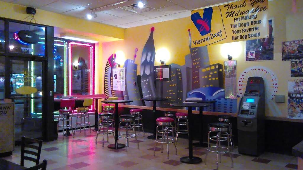 The Dogg Haus | restaurant | 1633 W Wells St, Milwaukee, WI 53233, USA | 4149339179 OR +1 414-933-9179