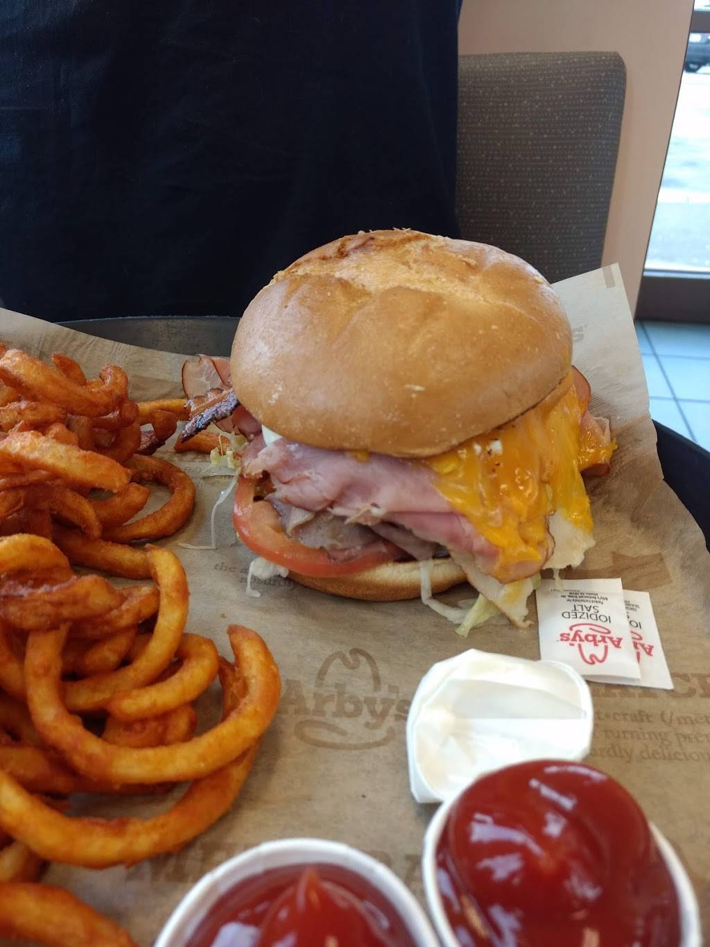 Arbys | restaurant | 1224 S Mission St, Mt Pleasant, MI 48858, USA | 9897732484 OR +1 989-773-2484