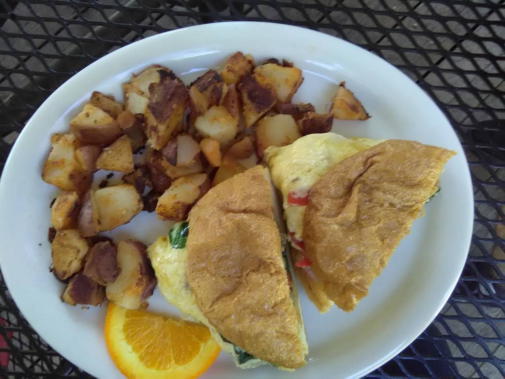 Garden Grill | restaurant | 17132 CA-116, Guerneville, CA 95446, USA | 7078693922 OR +1 707-869-3922