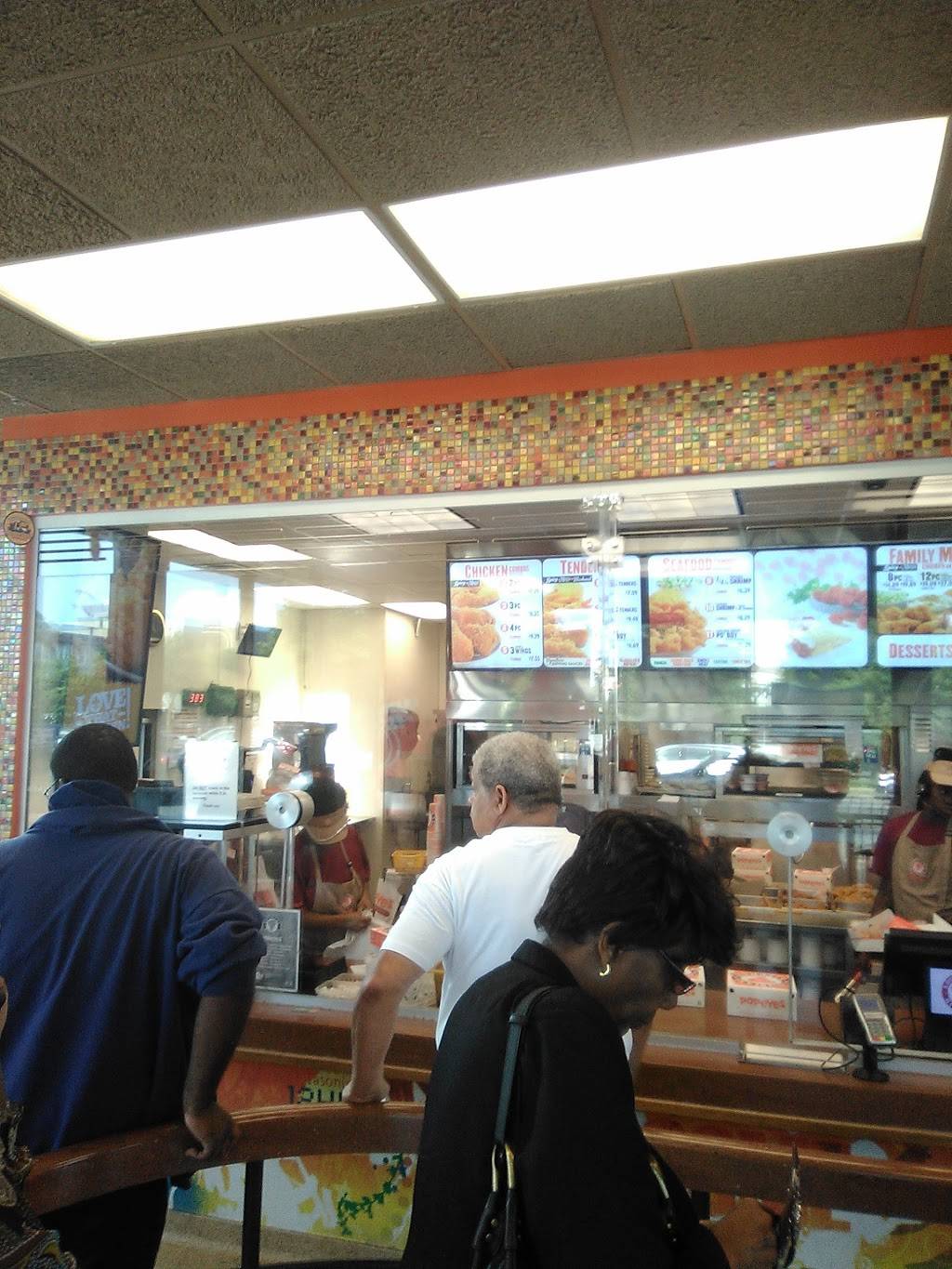 Popeyes Louisiana Kitchen | restaurant | 7430 S Stony Island Ave, Chicago, IL 60649, USA | 7733828336 OR +1 773-382-8336
