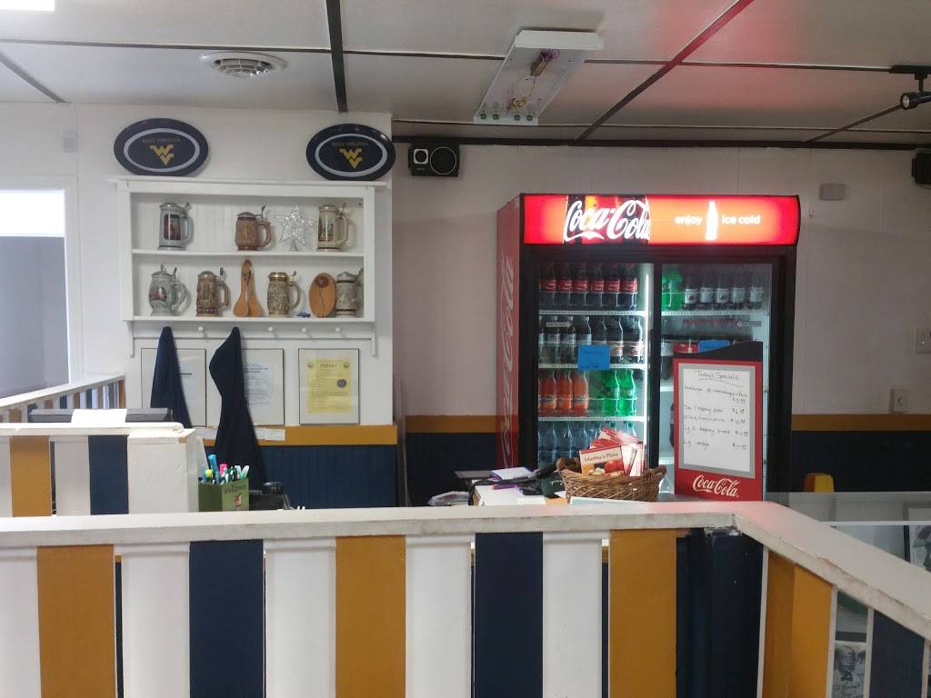 Marinas Pizza | restaurant | 229 W Main St, Wardensville, WV 26851, USA | 3048743600 OR +1 304-874-3600