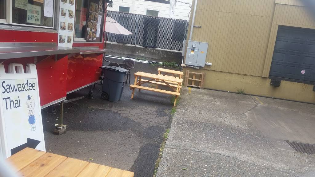 Sawasdee Thai Food cart | restaurant | 1401 NW 19th Ave, Portland, OR 97209, USA | 9713027264 OR +1 971-302-7264