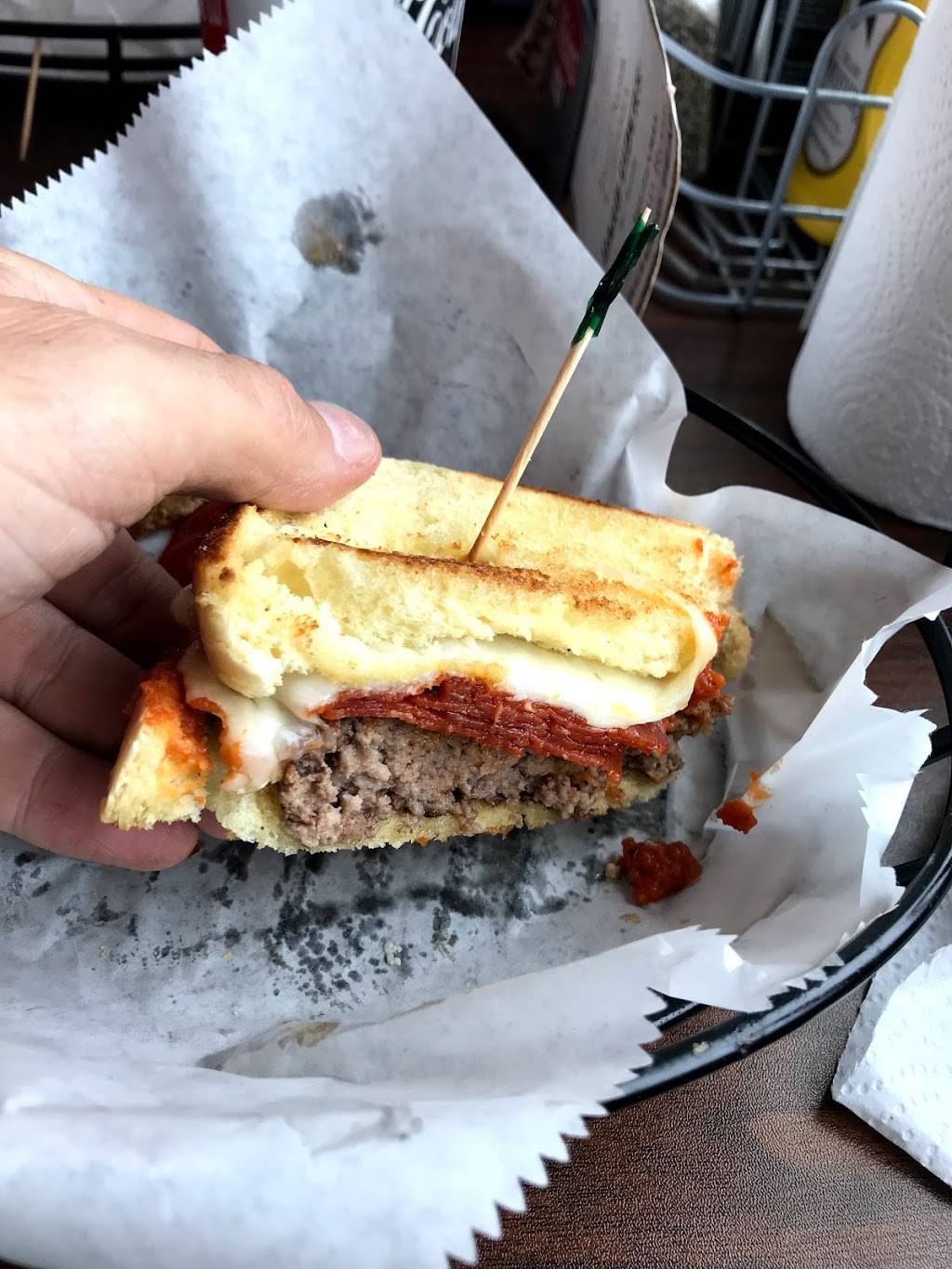 PerrysBurgers | restaurant | 220 Louisiana Ave, Perrysburg, OH 43551, USA | 4199319083 OR +1 419-931-9083